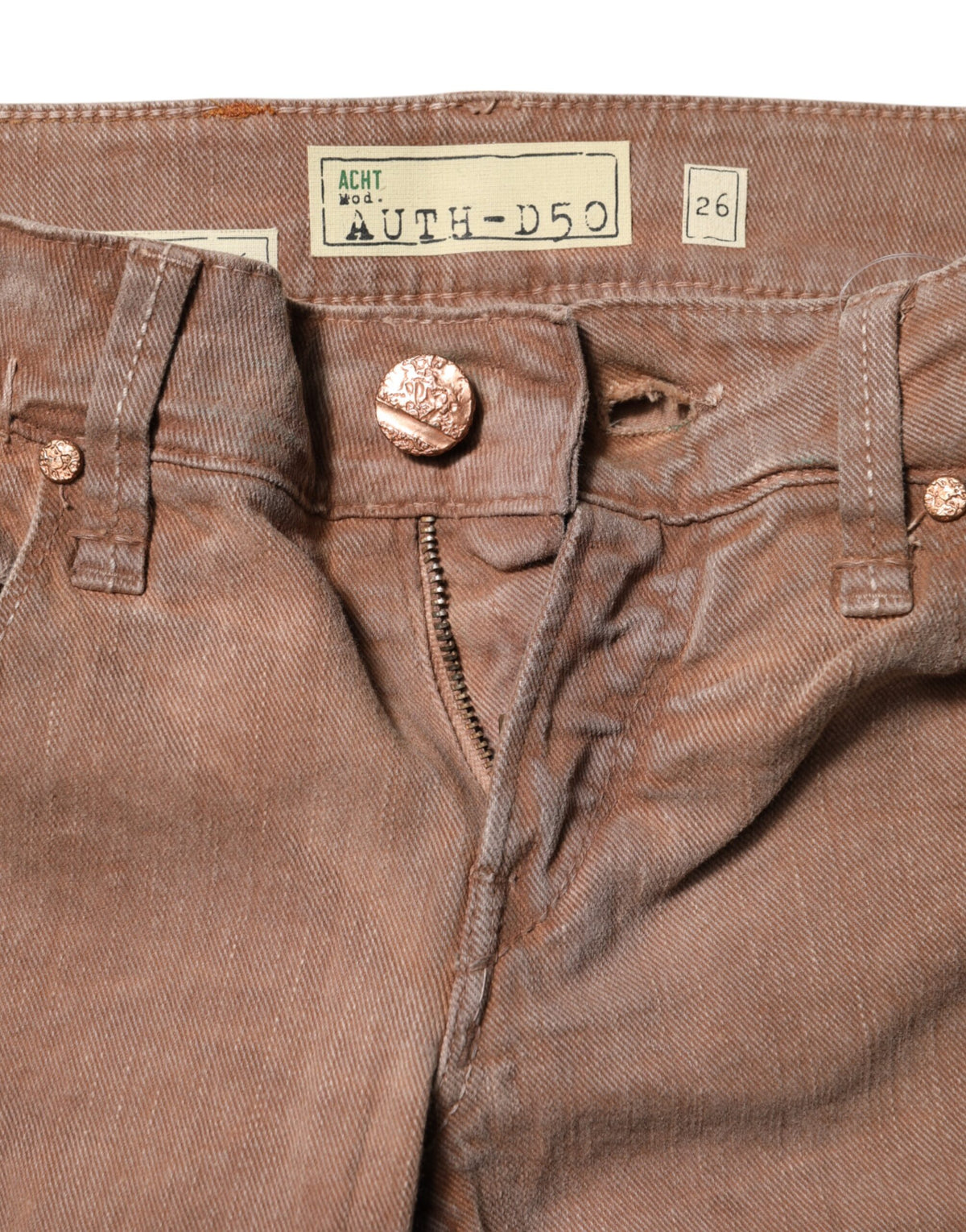 Acht Slim Fit Jeans aus Baumwolle in Braun mit niedriger Taille