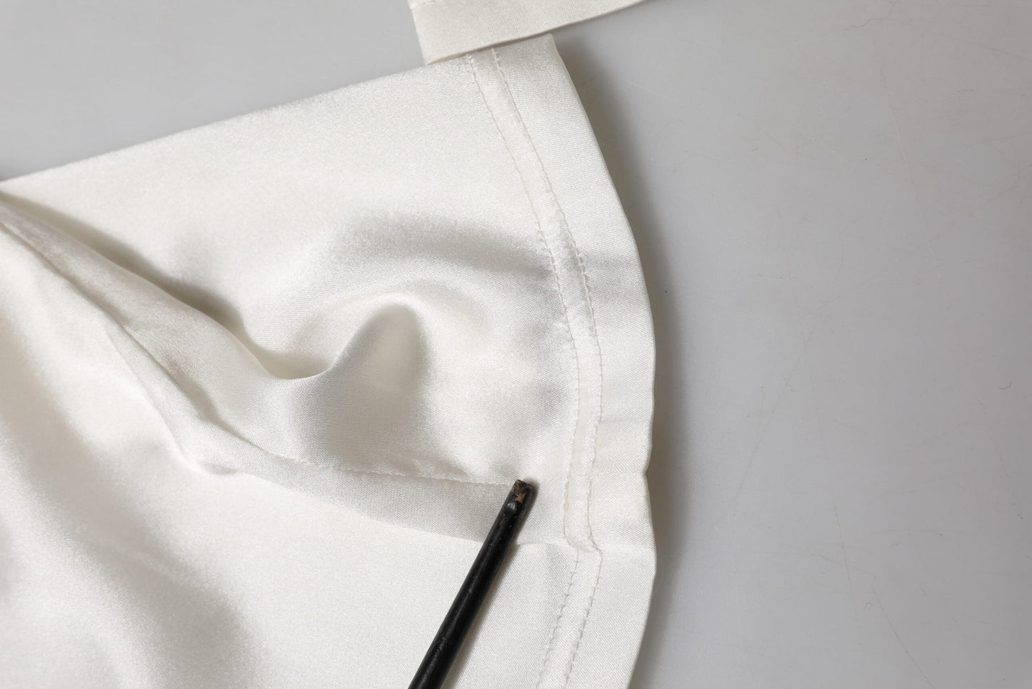 Dolce &amp; Gabbana – Konische Hose aus elfenbeinfarbener Seide mit hoher Taille