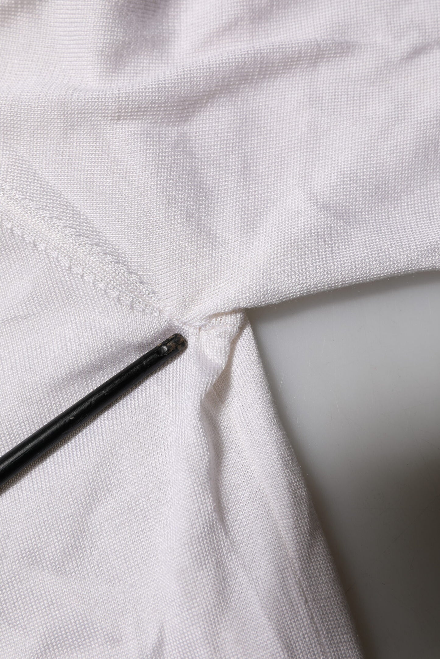 Dolce &amp; Gabbana – Weißes Henley-T-Shirt aus Seide mit kurzen Ärmeln für Herren