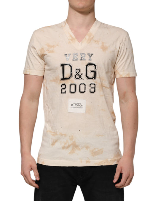 Dolce &amp; Gabbana – Beiges T-Shirt mit V-Ausschnitt und kurzem Logo-Print