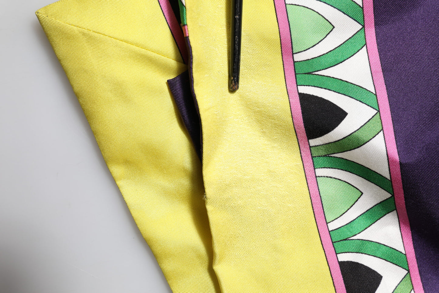 Dolce &amp; Gabbana – Blauer Wickelmantel aus Seide mit Blumenmuster und langen Ärmeln