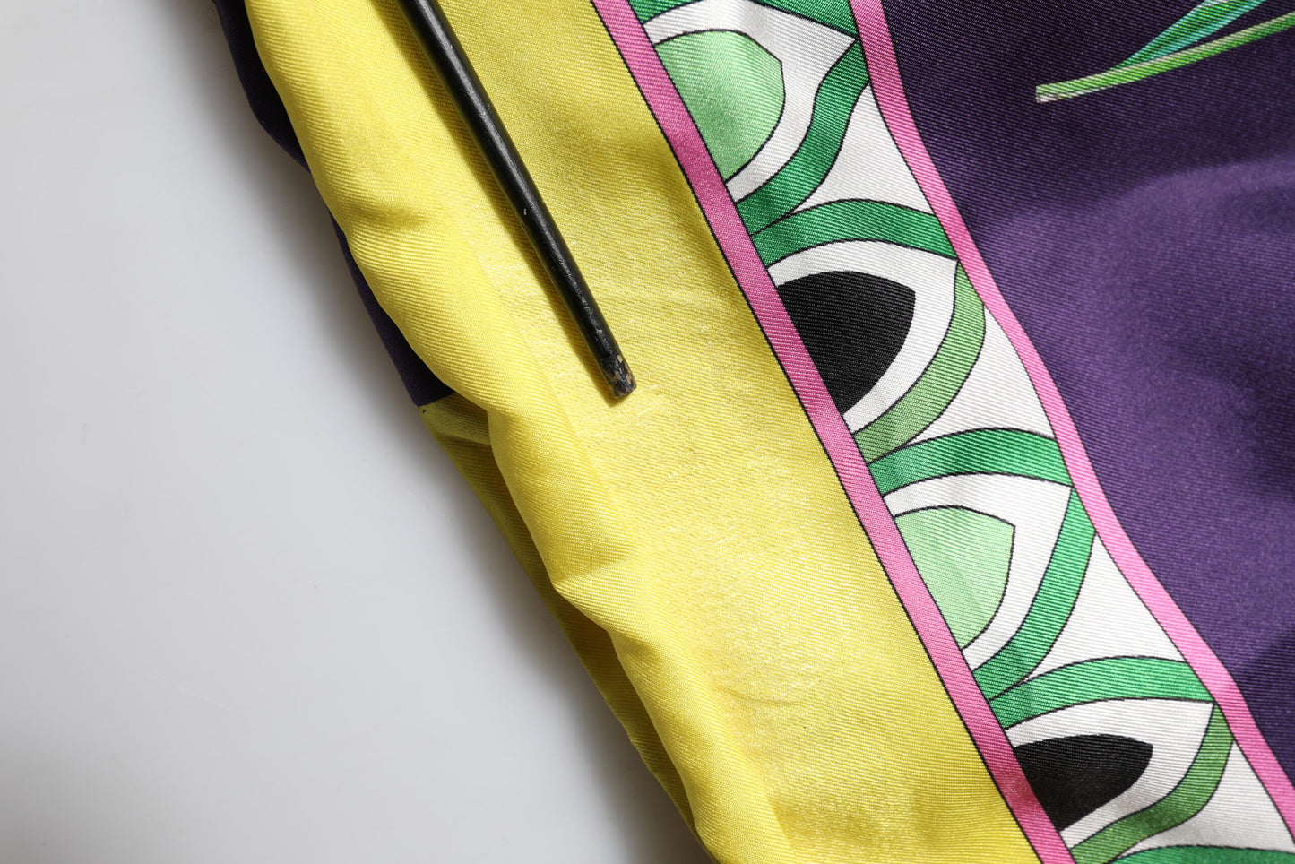 Dolce &amp; Gabbana – Blauer Wickelmantel aus Seide mit Blumenmuster und langen Ärmeln