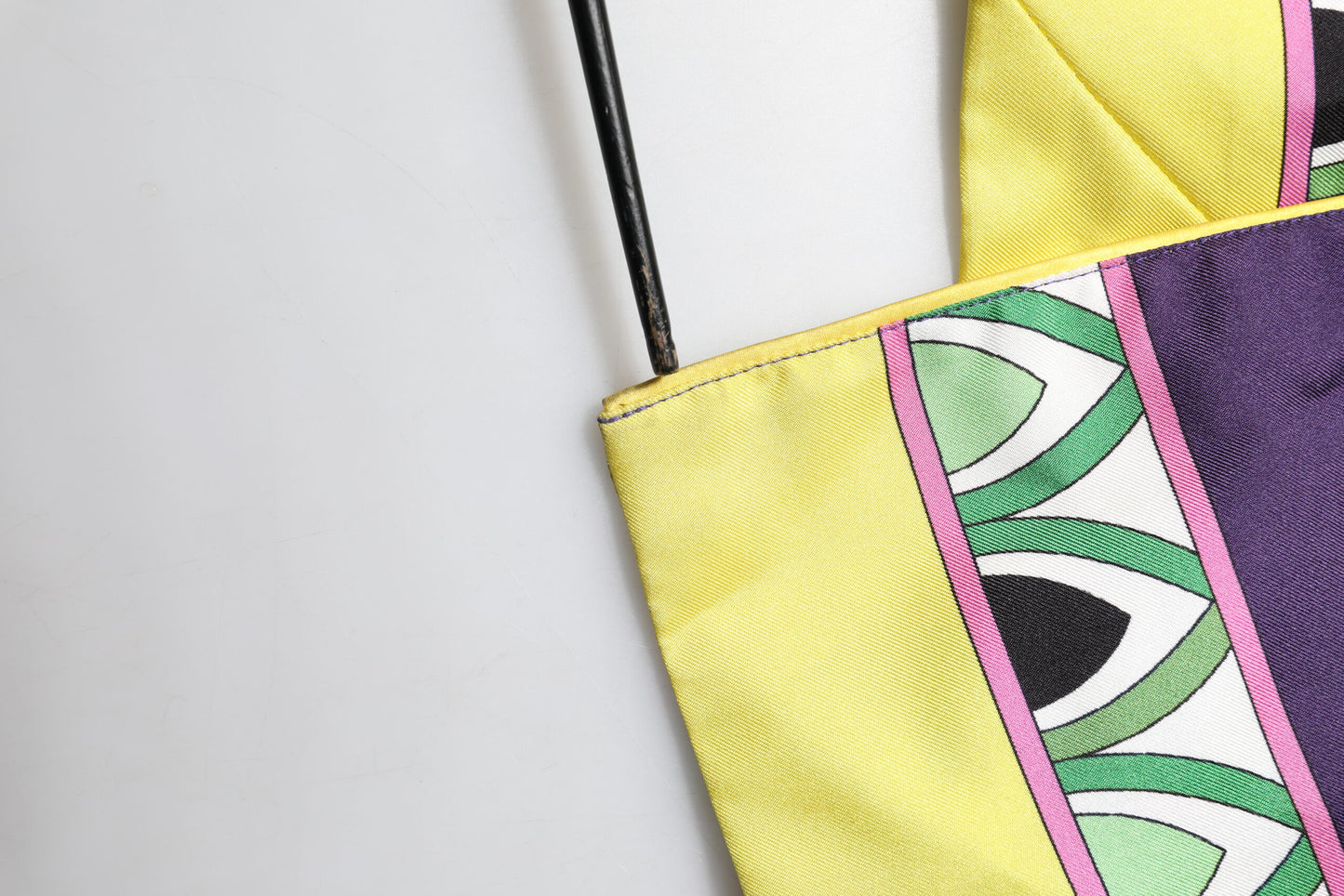 Dolce &amp; Gabbana – Blauer Wickelmantel aus Seide mit Blumenmuster und langen Ärmeln