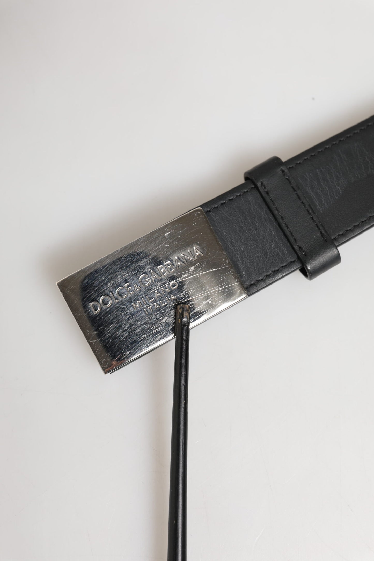 Dolce &amp; Gabbana – Klassischer Gürtel aus schwarzem Leder mit Metall-Logoschnalle