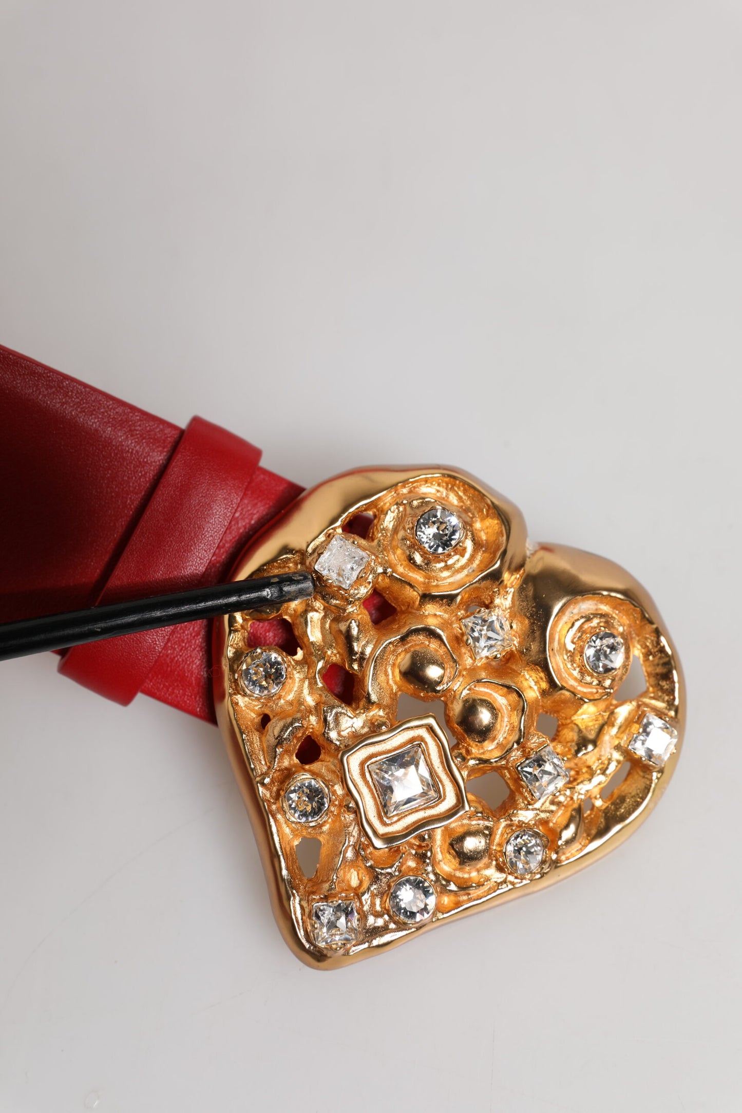 Dolce &amp; Gabbana – Roter Gürtel aus Kalbsleder mit verzierter Metallschnalle