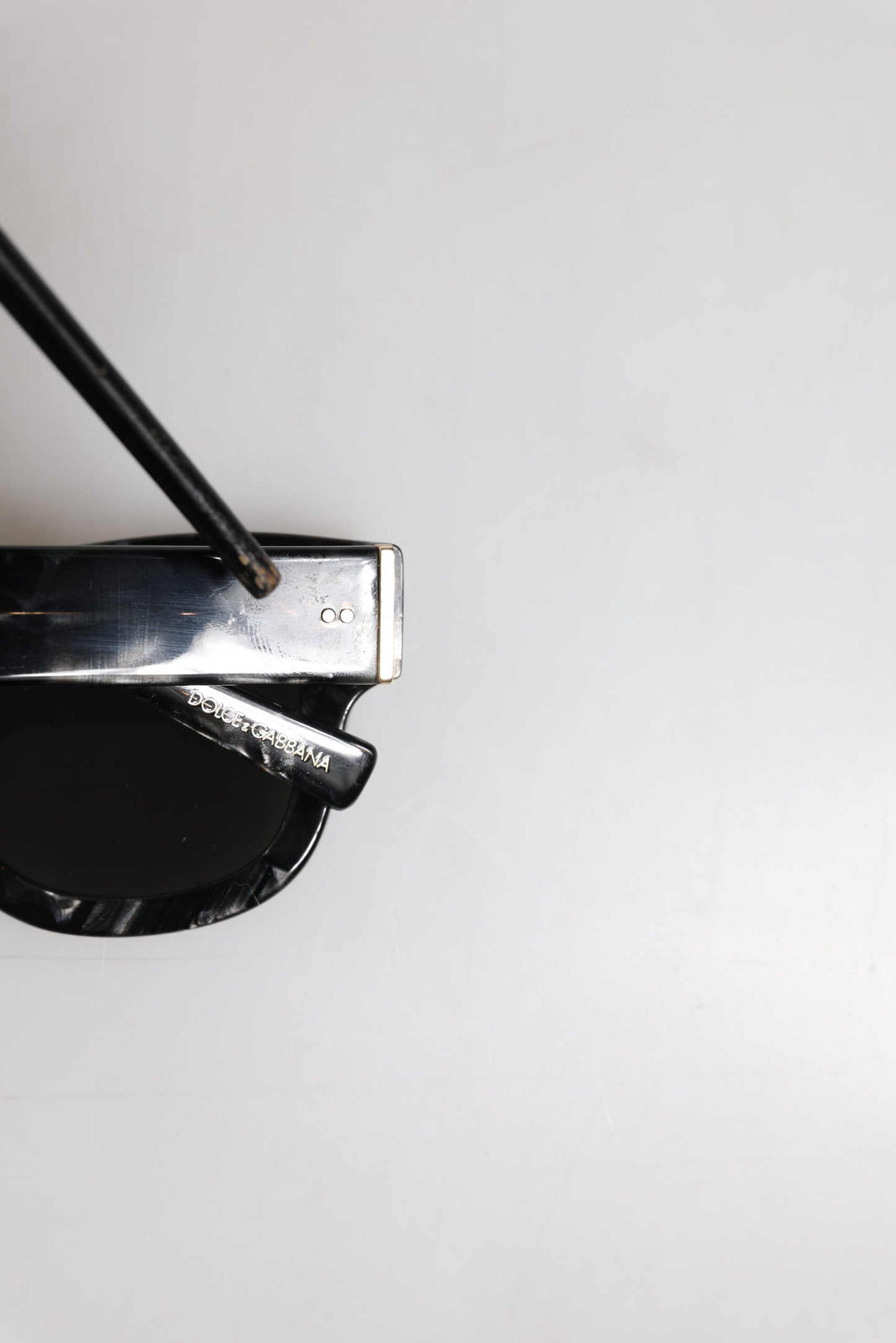 Dolce &amp; Gabbana – DG4379 – Domenico Shade – Sonnenbrille mit perlweißem Acetatrahmen