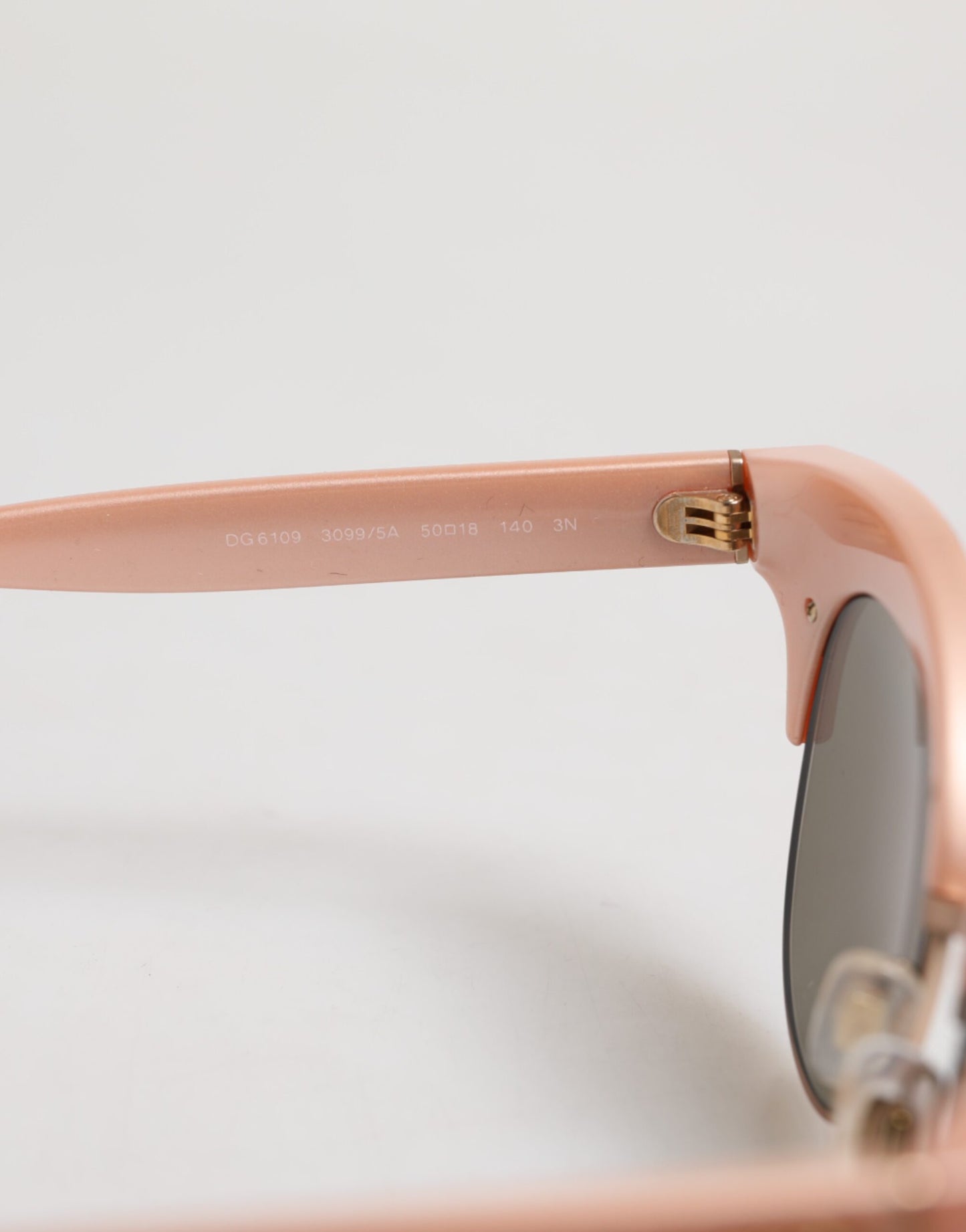 Dolce &amp; Gabbana – Verspiegelte Cat-Eye-Sonnenbrille mit Pailletten in Roségold DG6109