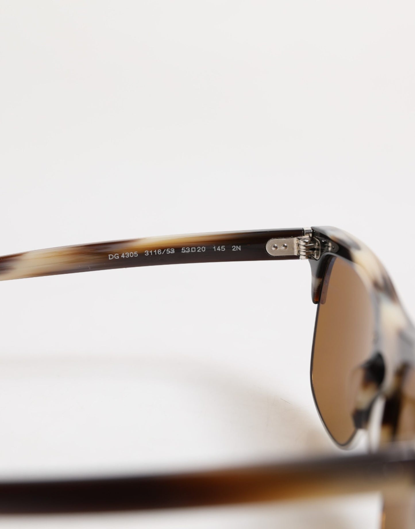 Dolce &amp; Gabbana Braun gestreifte Acetat-Sonnenbrille DG4305