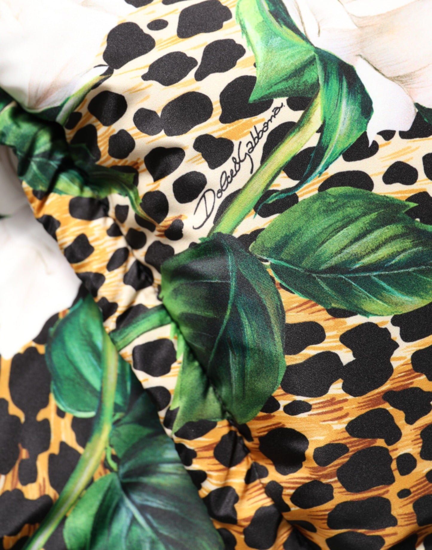 Dolce &amp; Gabbana – Steppjacke mit Leopardenmuster und Rosenmuster in mehreren Farben