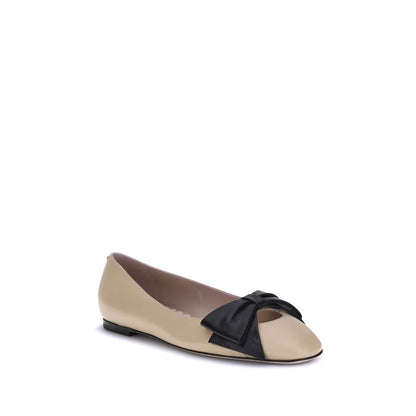 Valentino Garavani Ballerinas aus braunem Kalbsleder Modell Bos Taurus