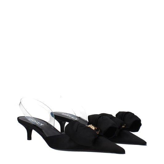 Versace – Flache Sandalen aus schwarzem Satin