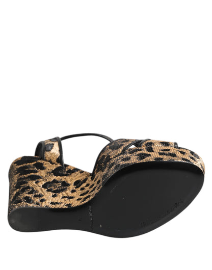 Dolce &amp; Gabbana Braune Sandalen mit Keilabsatz und Knöchelriemen in Leopardenmuster