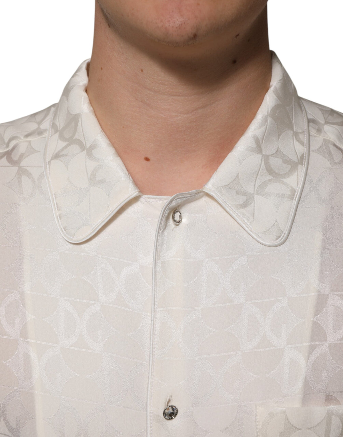 Dolce &amp; Gabbana – Langärmliges Hemd aus weißer Seide mit DG-Logo-Print