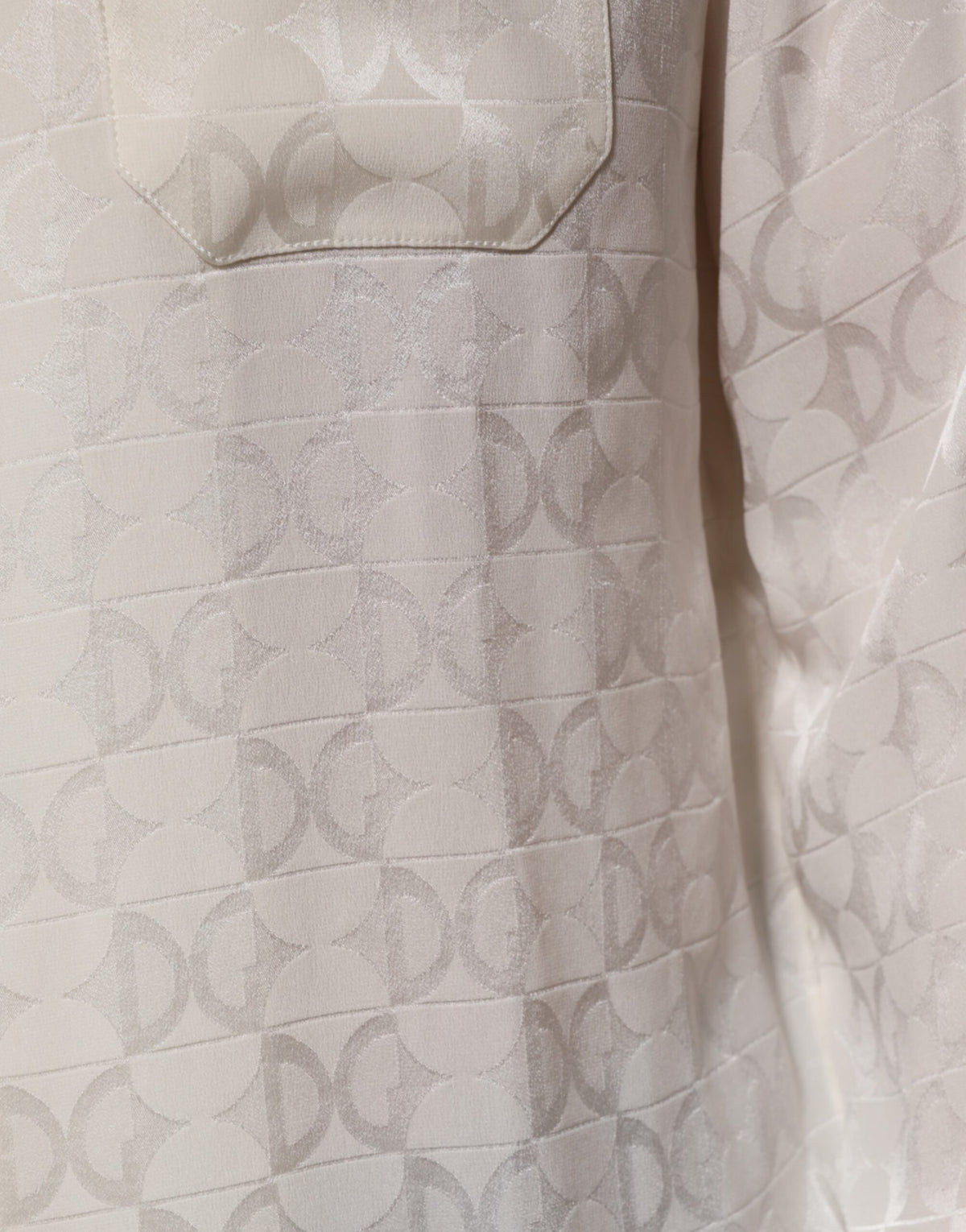 Dolce &amp; Gabbana – Langärmliges Hemd aus weißer Seide mit DG-Logo-Print