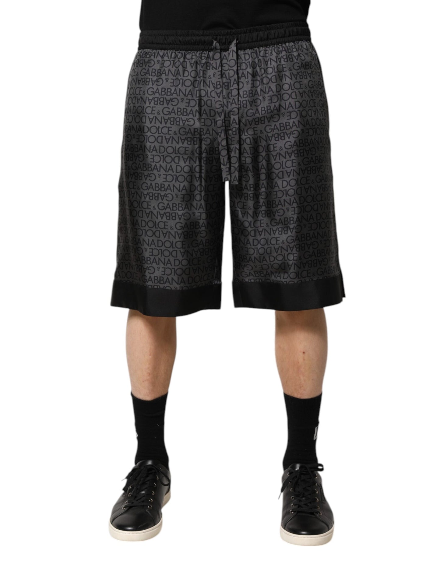Dolce &amp; Gabbana Grau-schwarze Bermudashorts aus Seide mit DG-Logo für Herren