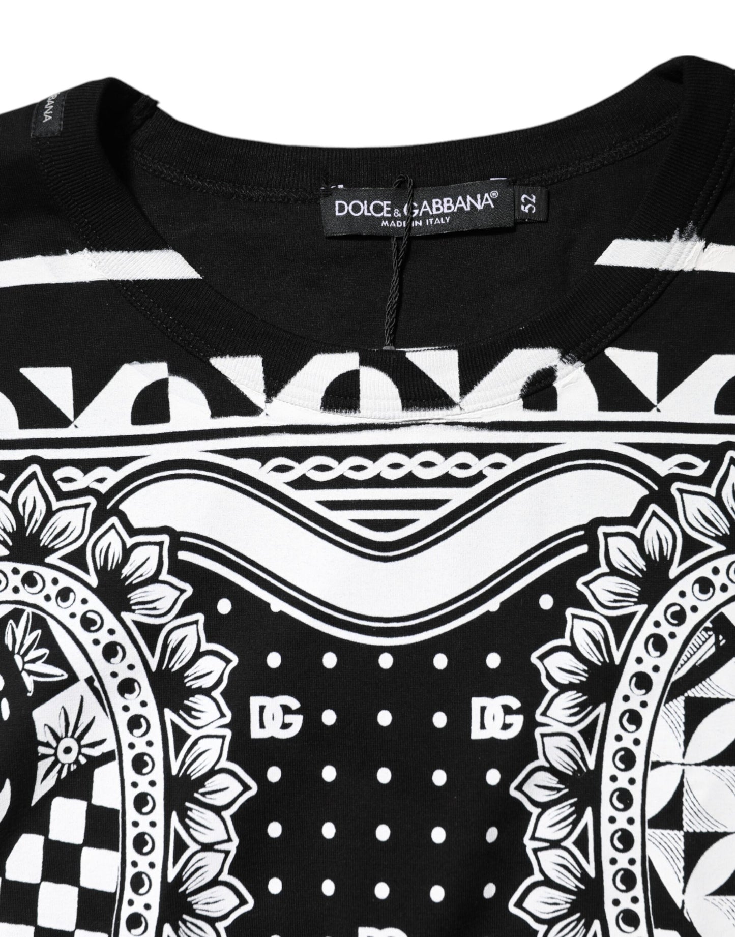 Dolce &amp; Gabbana – Schwarzes Baumwoll-T-Shirt mit Rundhalsausschnitt und Bandana-Print