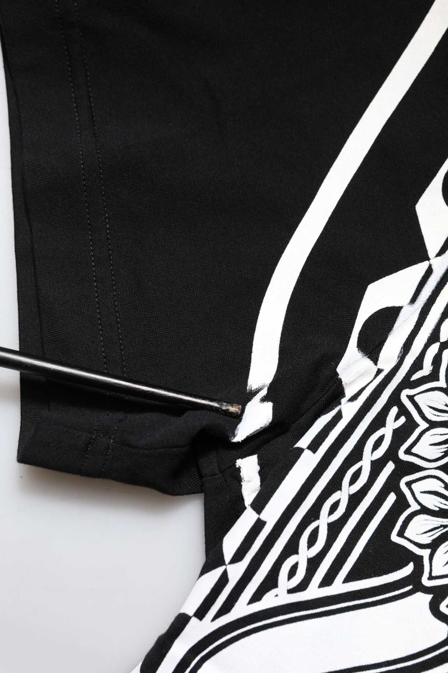 Dolce &amp; Gabbana – Schwarzes Baumwoll-T-Shirt mit Rundhalsausschnitt und Bandana-Print