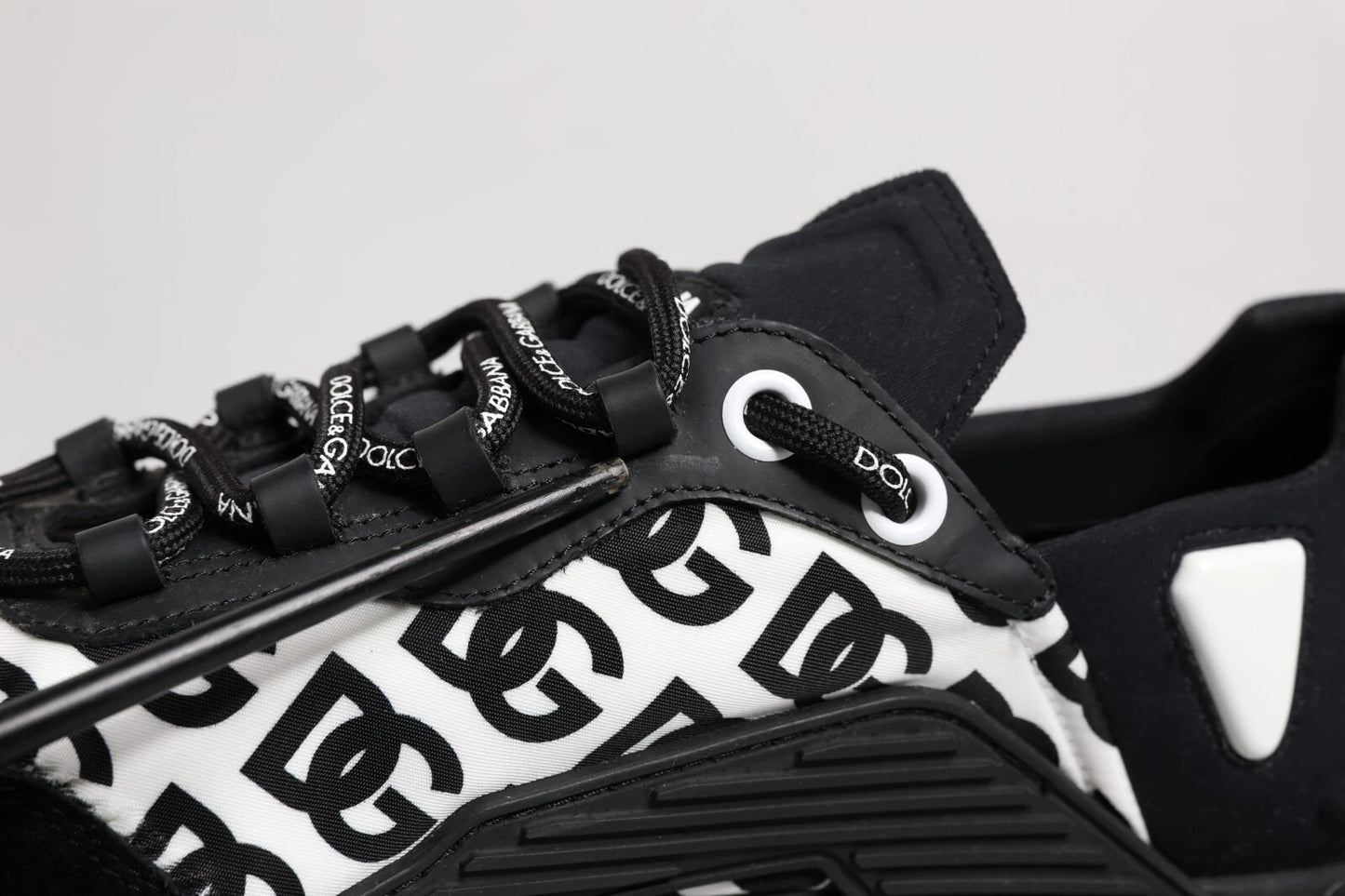 Dolce &amp; Gabbana – Schwarze Low-Top-Sneakers „NS1“ mit Logo und Schnürung