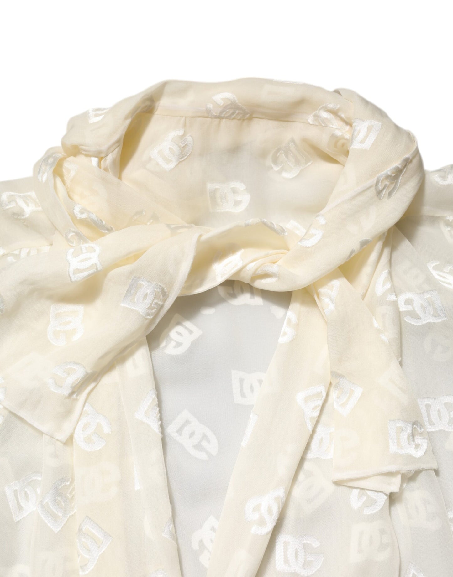 Dolce &amp; Gabbana – Oberteil mit Ascot-Kragen und Logo-Monogramm in gebrochenem Weiß