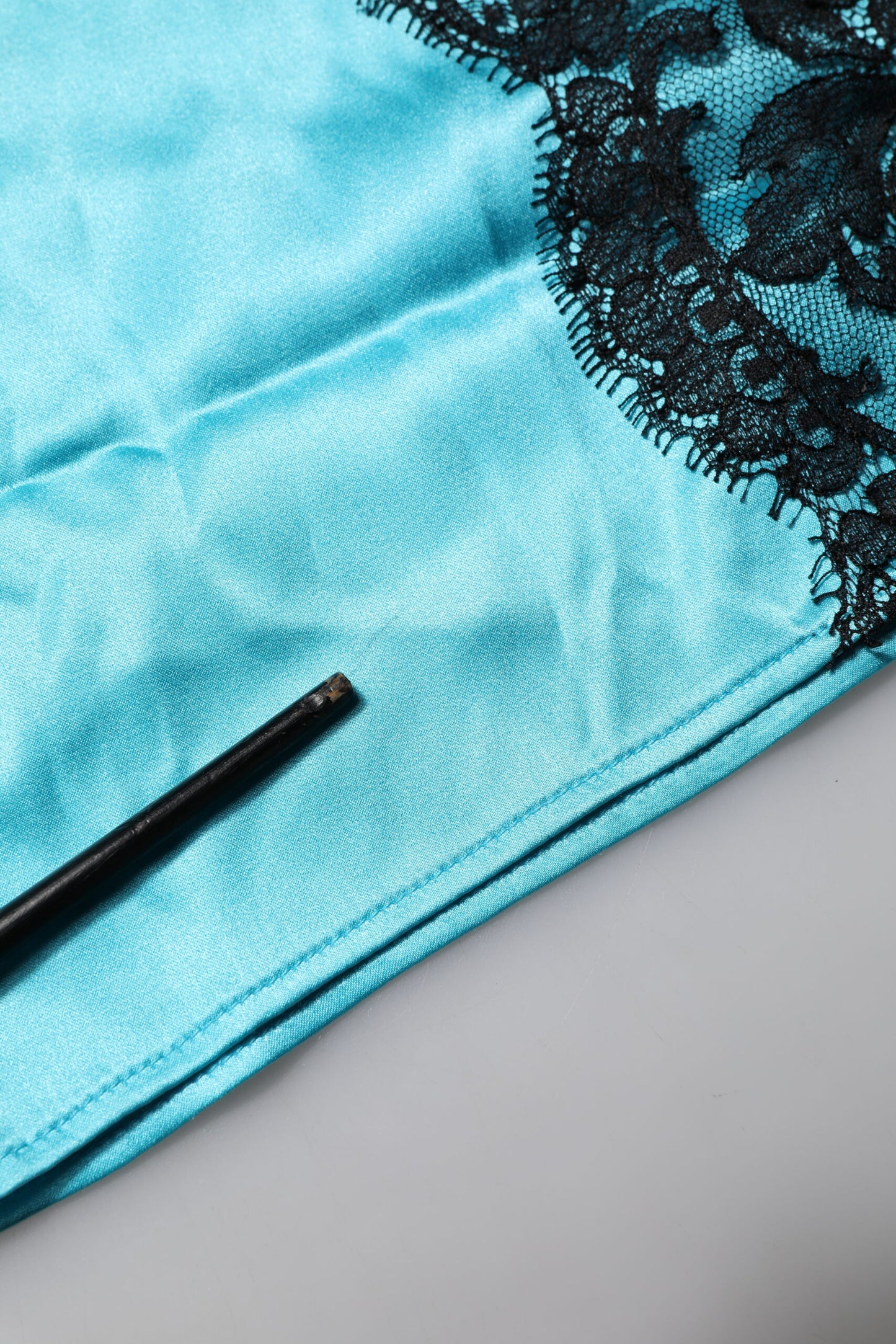 Dolce &amp; Gabbana Blaue, gerade Pyjamahose aus Seide mit Strumpfband für Damen