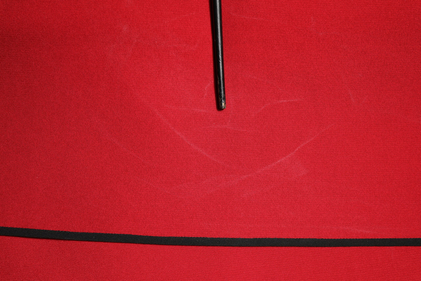 Dolce &amp; Gabbana – Rotes Midi-Etuikleid aus Viskose-Stretch mit Schlitz