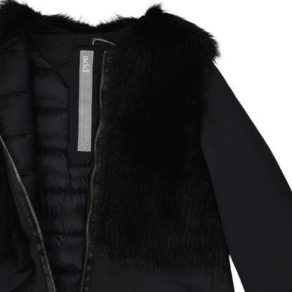 Schwarzen Polyester-Mantel hinzufügen