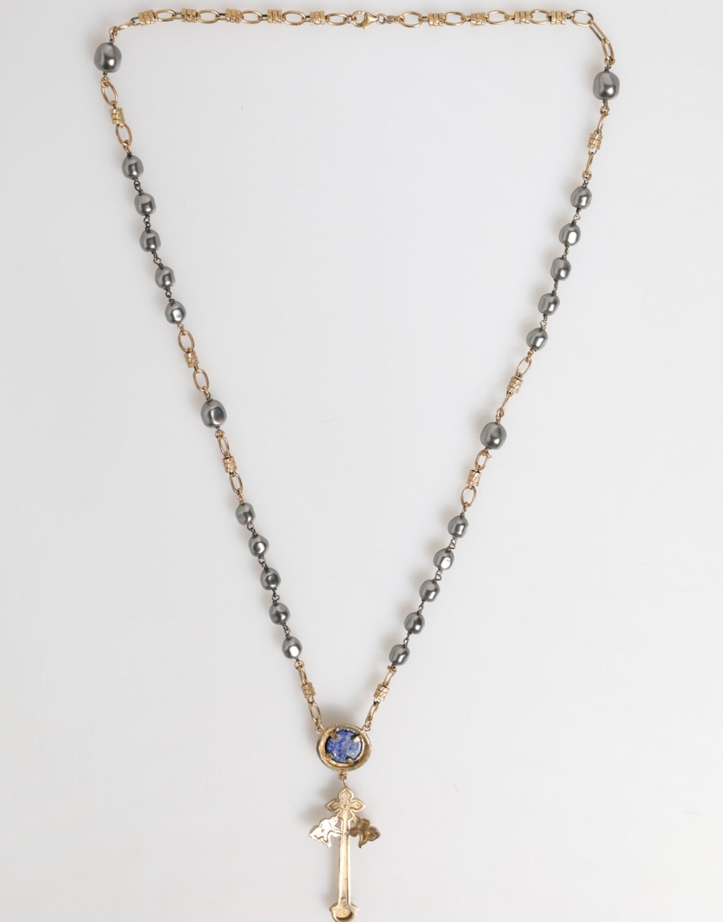 Dolce &amp; Gabbana – Goldfarbene Halskette mit religiösem Kreuz und Perlenkette