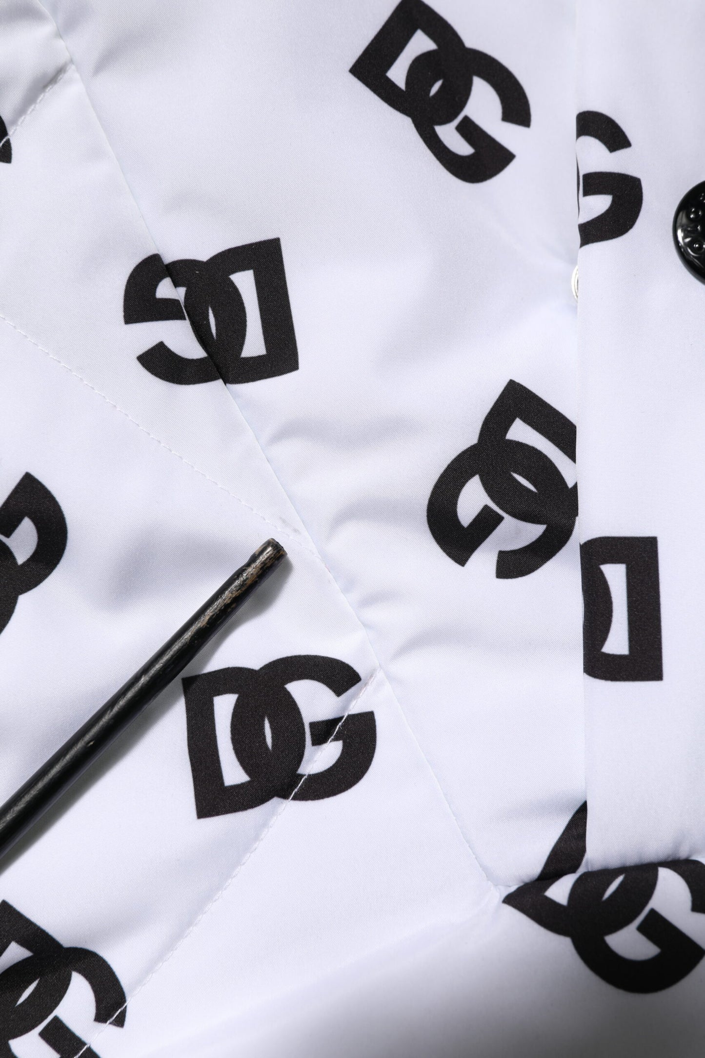 Dolce &amp; Gabbana – Weiße Steppjacke mit DG-Monogramm und Kapuze