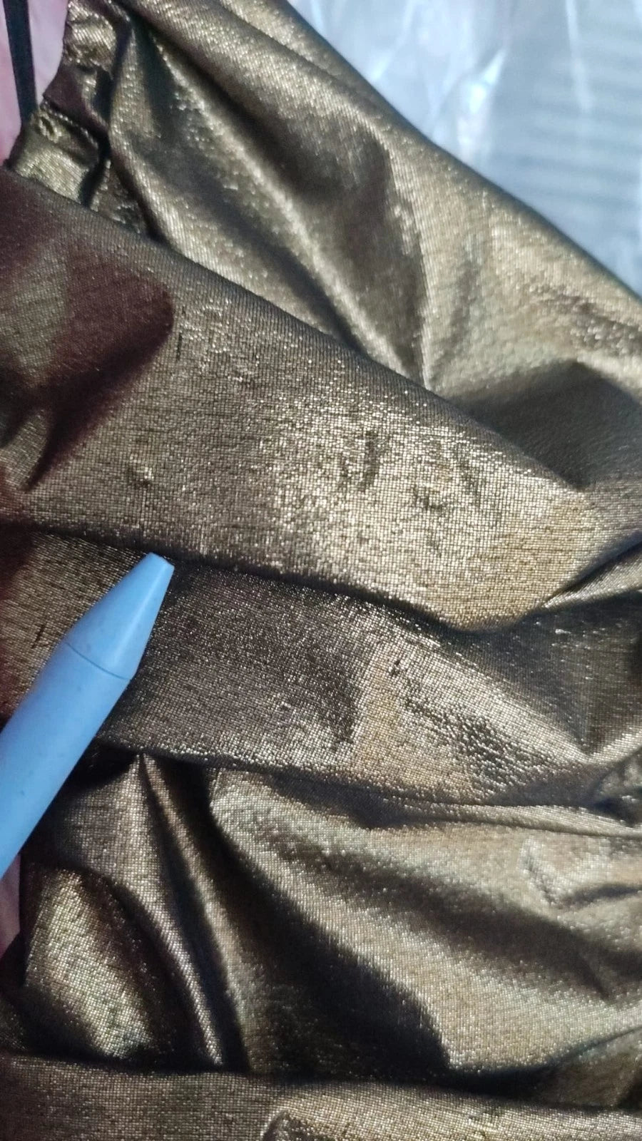 Dolce &amp; Gabbana – Figurbetontes, gerüschtes Stretchkleid in Gold-Metallic