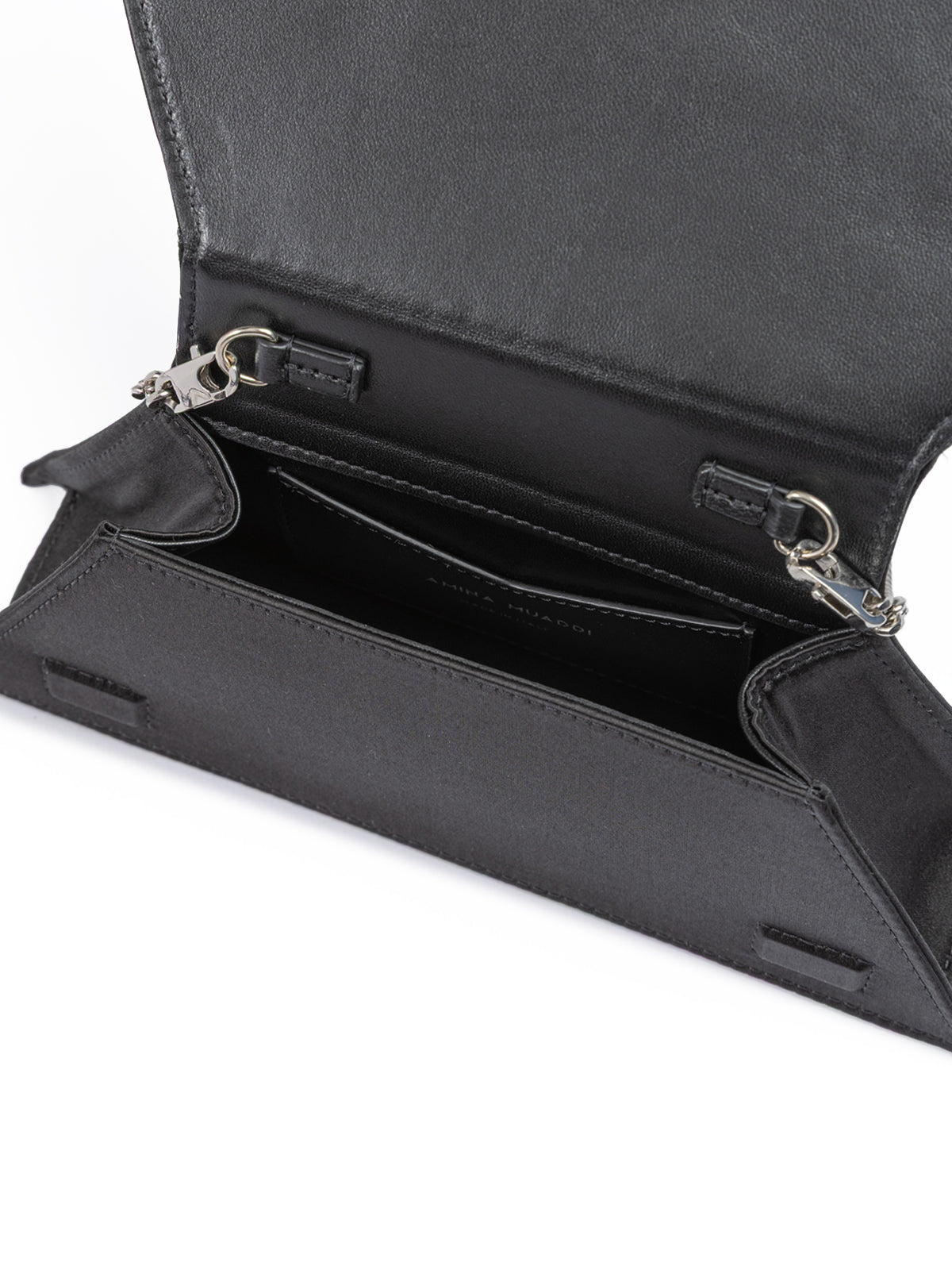 Amina Muaddi – Kleine Umhängetasche aus schwarzem Satin mit grünen Kristallen