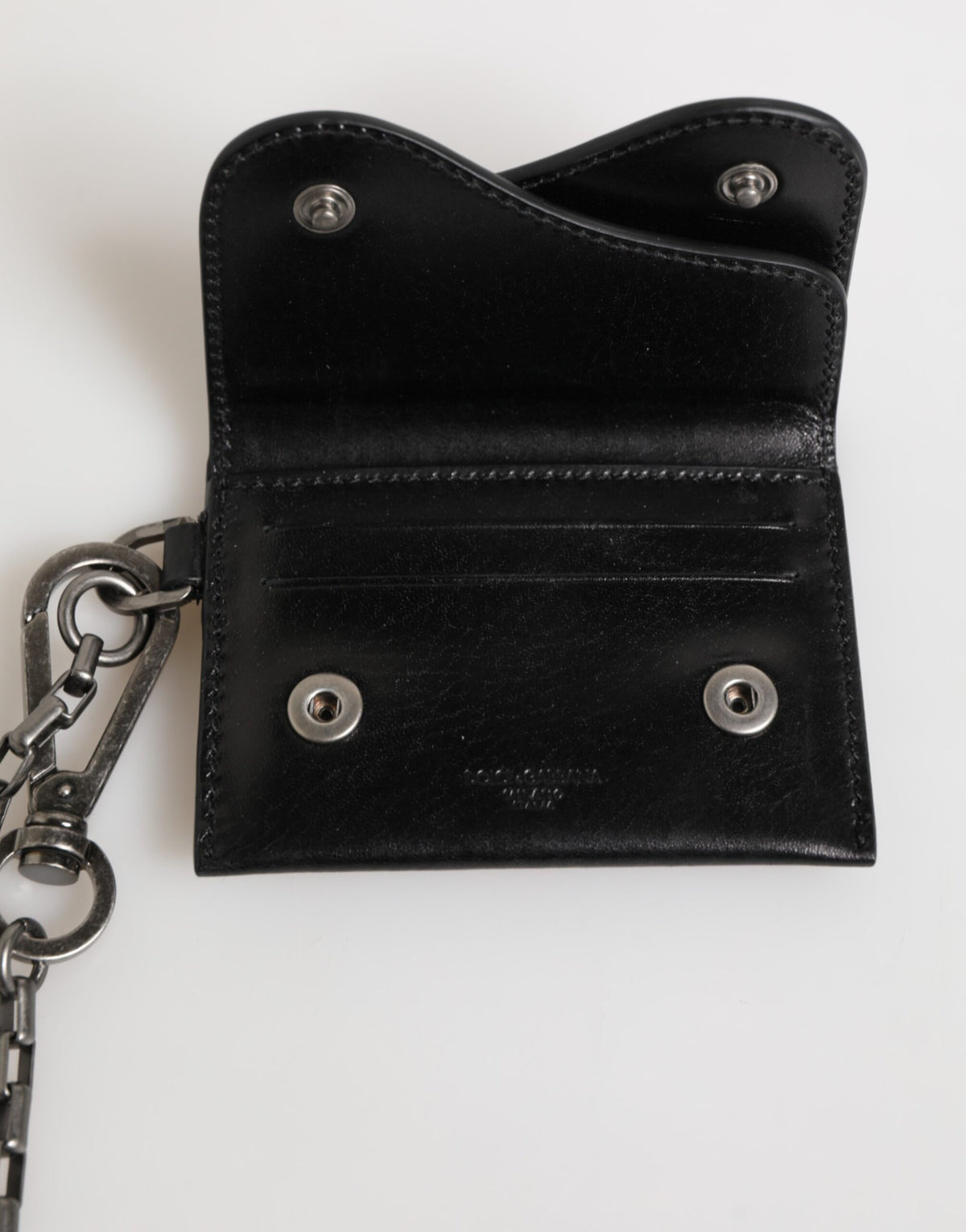 Dolce &amp; Gabbana Schwarzes Cavallo-Lederportemonnaie mit Kette und Druckknopf, zweifach faltbares Kartenetui