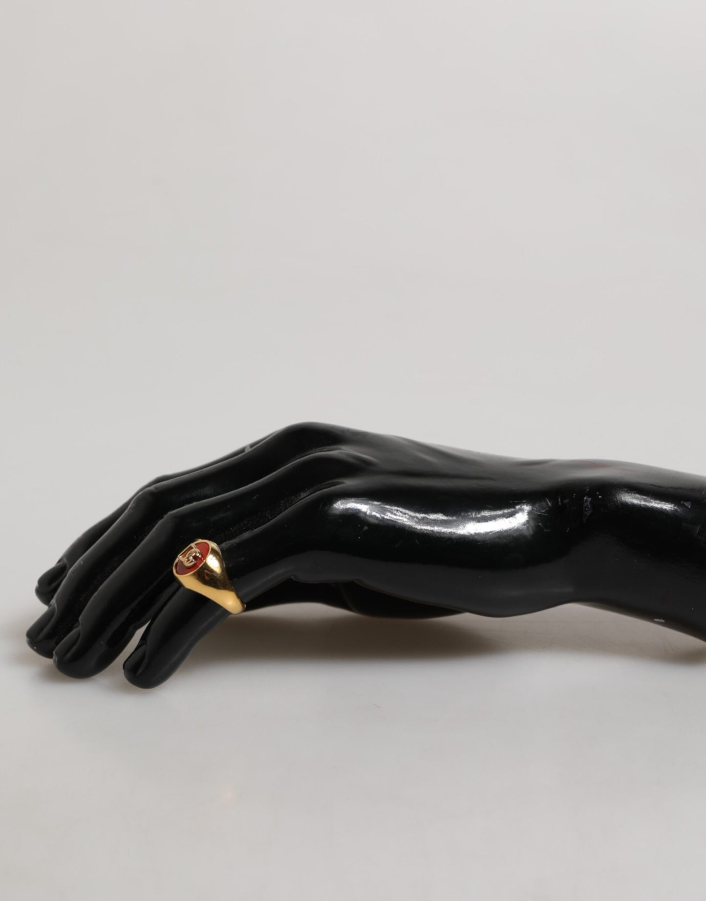 Dolce &amp; Gabbana Herrenring aus echtem Messing in Goldton mit rundem, rotem DG-Logo