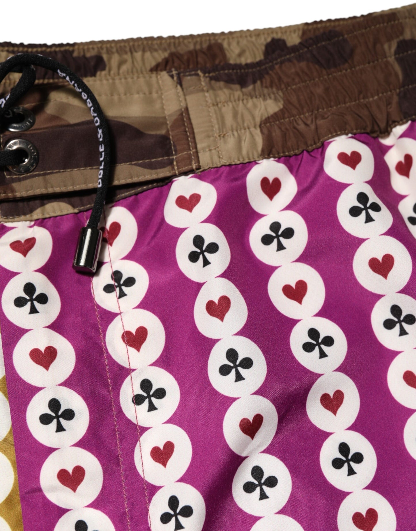 Dolce &amp; Gabbana – Mehrfarbige Shorts mit Spielkarten-Camouflage
