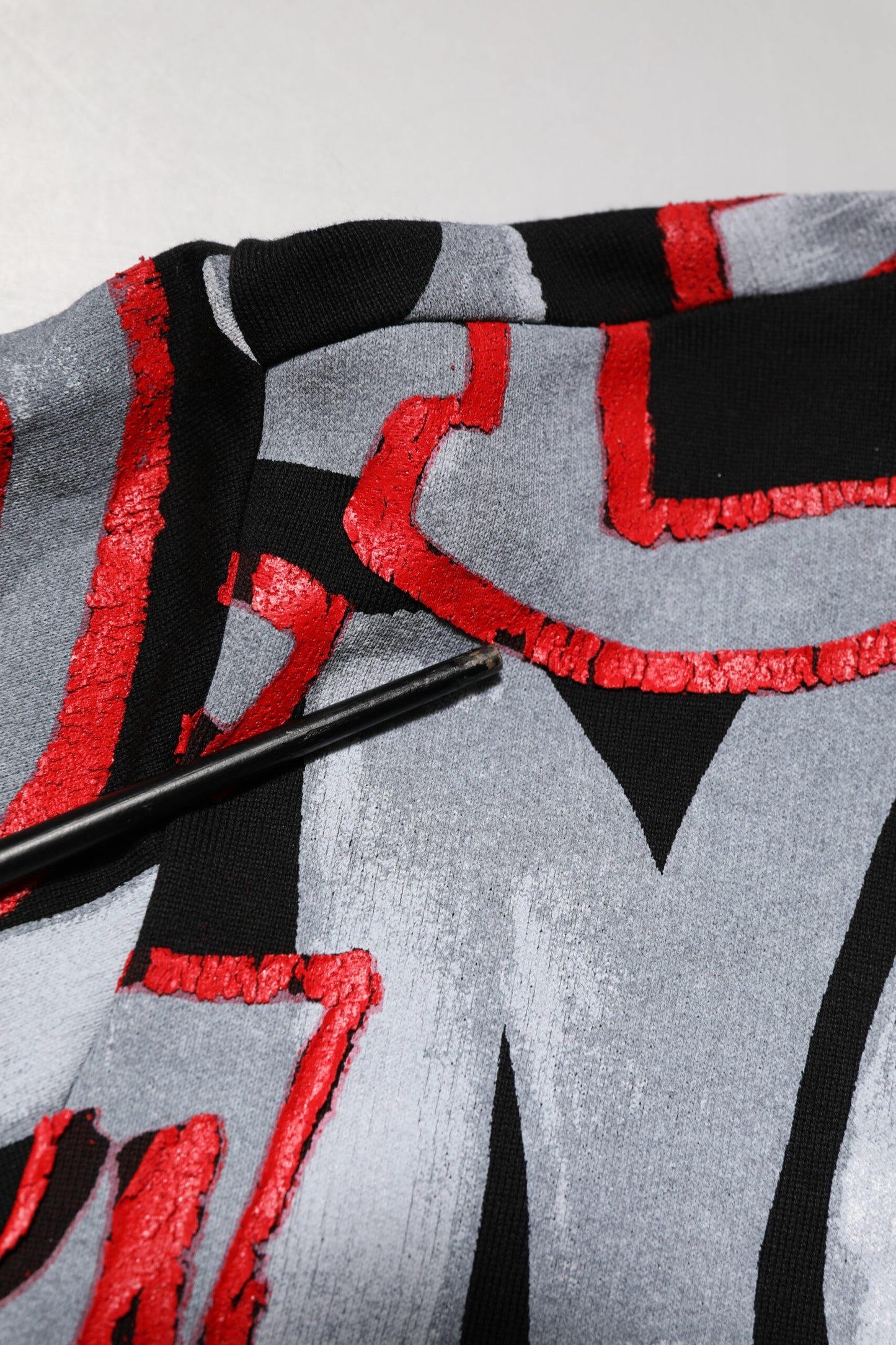 Dolce &amp; Gabbana – Mehrfarbiger Pullover mit Rundhalsausschnitt und Logo-Monogramm