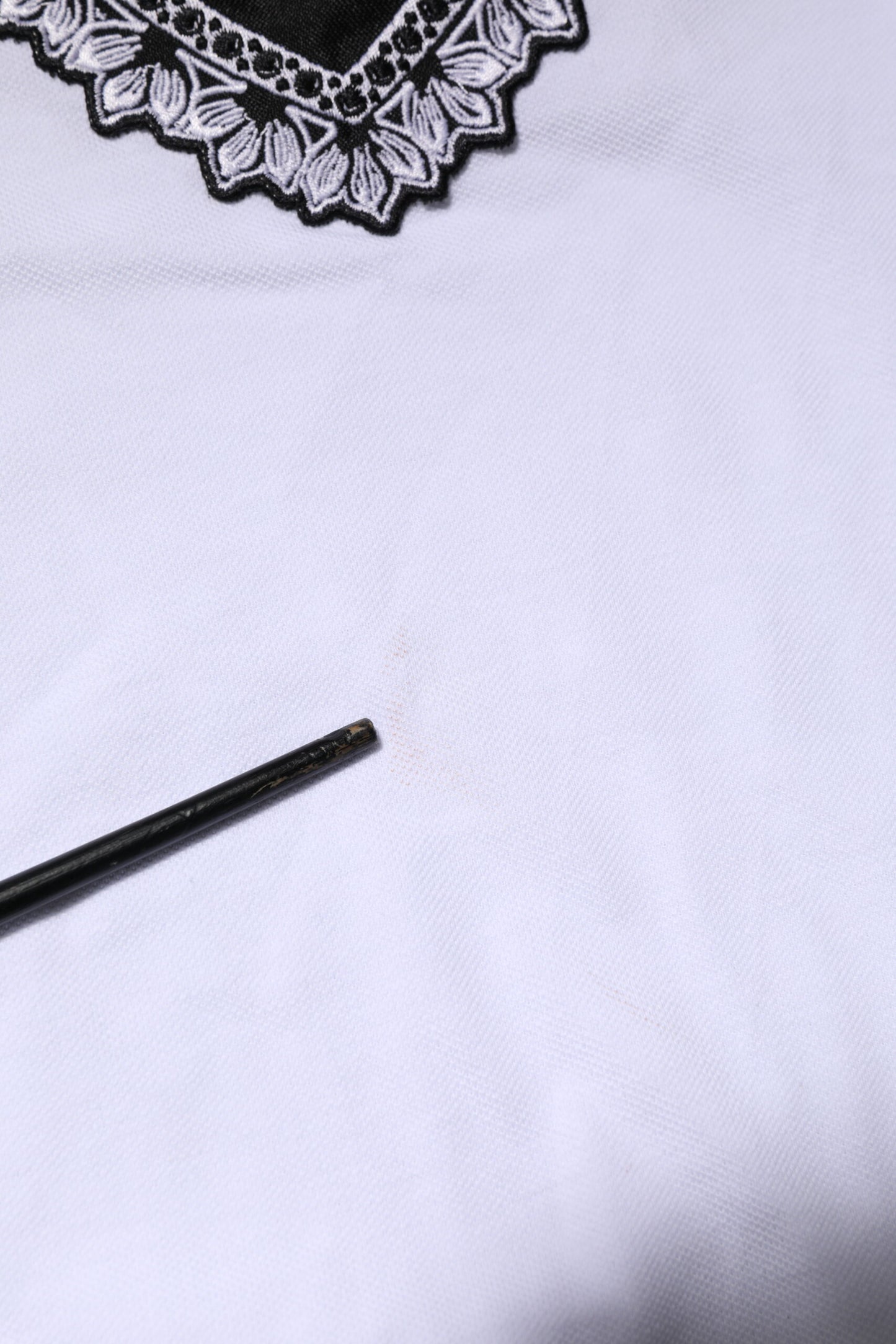 Dolce &amp; Gabbana – Weißes Baumwoll-T-Shirt mit DG-Herzlogo-Stickerei