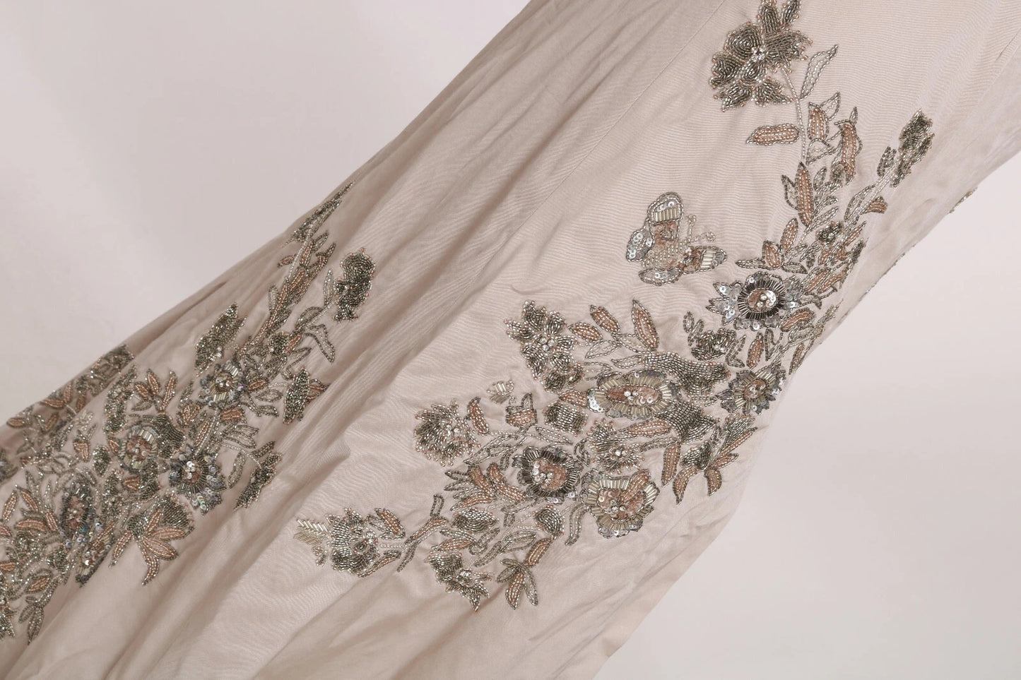 Dolce &amp; Gabbana – Beiges, ausgestelltes Ballkleid mit Pailletten und Blumenmuster