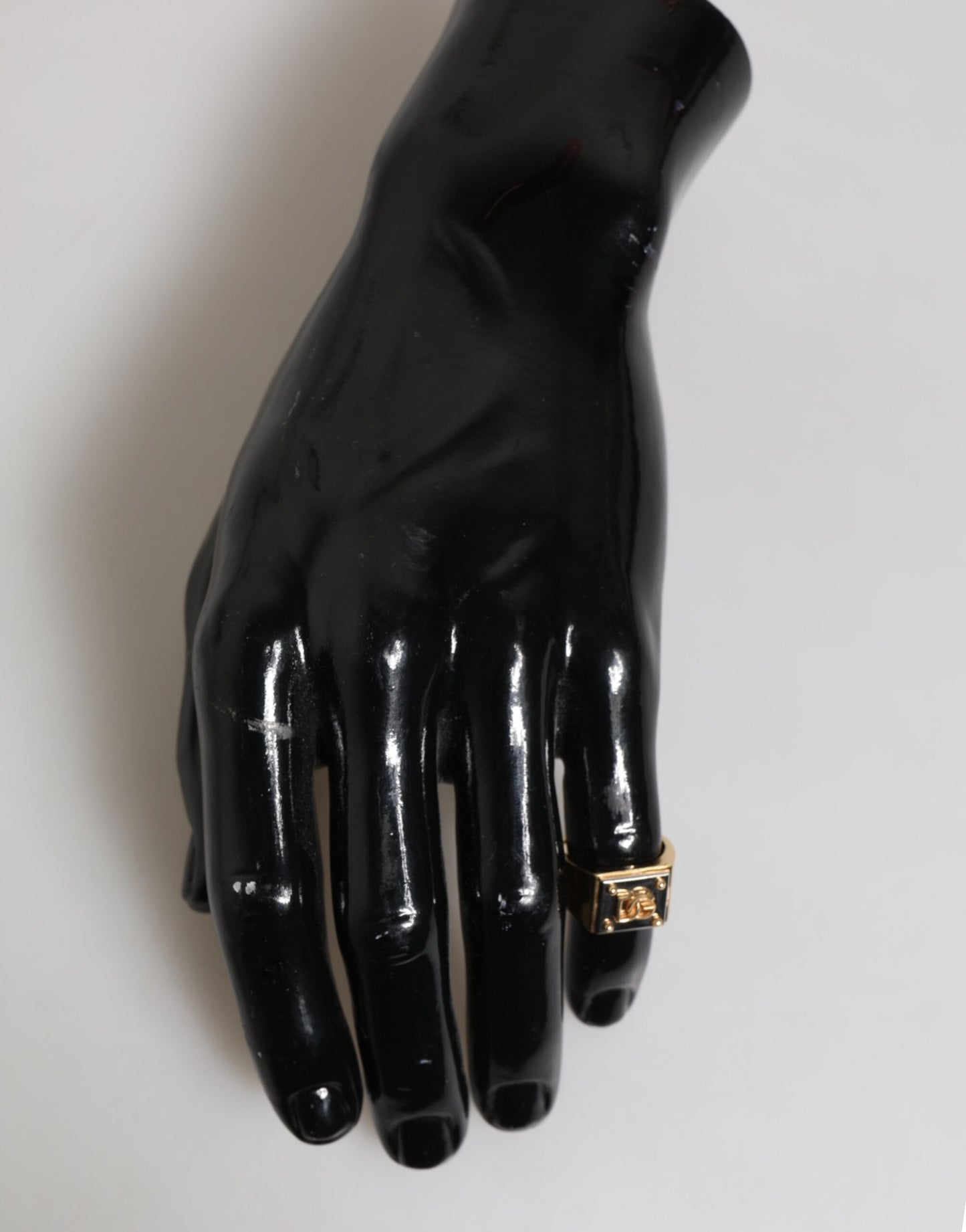 Dolce &amp; Gabbana Herrenring aus goldfarbenem Messing mit quadratischer DG-Logoplakette 