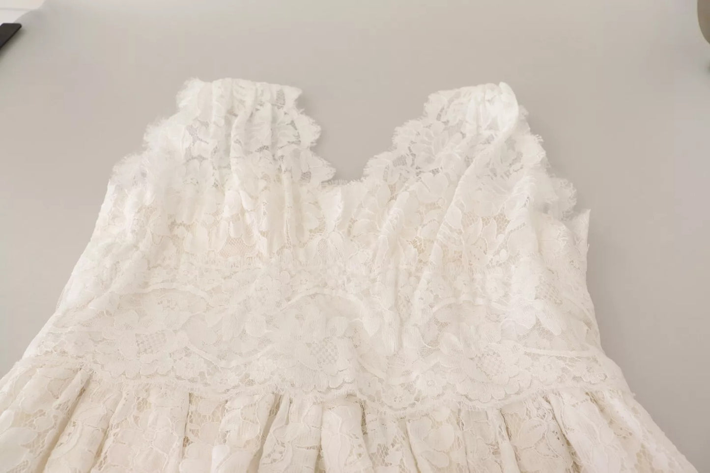 Dolce &amp; Gabbana – Langes Maxikleid mit weißer Blumenspitze und Corsage