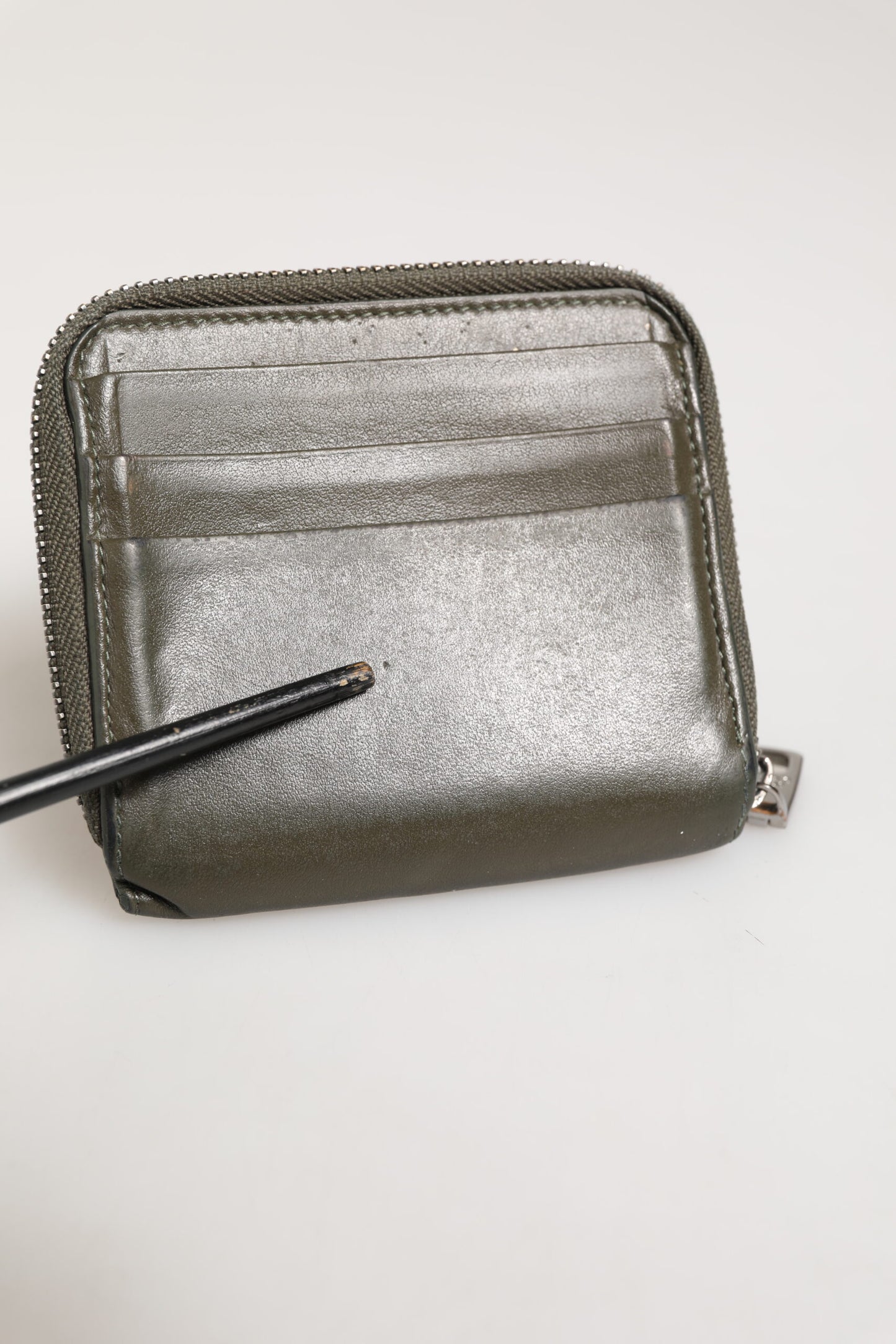 Dolce &amp; Gabbana Militärgrünes Leder-Kartenetui mit Logo-Plakette und Münzbörse