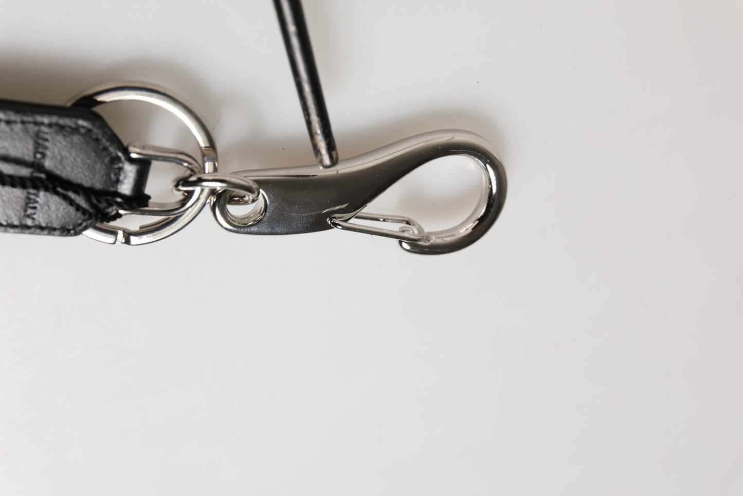 Dolce &amp; Gabbana Schlüsselanhänger mit Kronenhalter aus Nylon mit DG-Logo in Schwarz und Burgunderrot