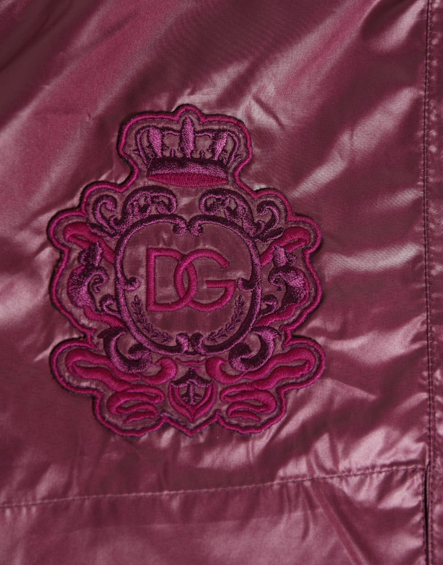 Dolce &amp; Gabbana – Burgunderrote Bademode aus Polyester mit Logoprägung und Wappen