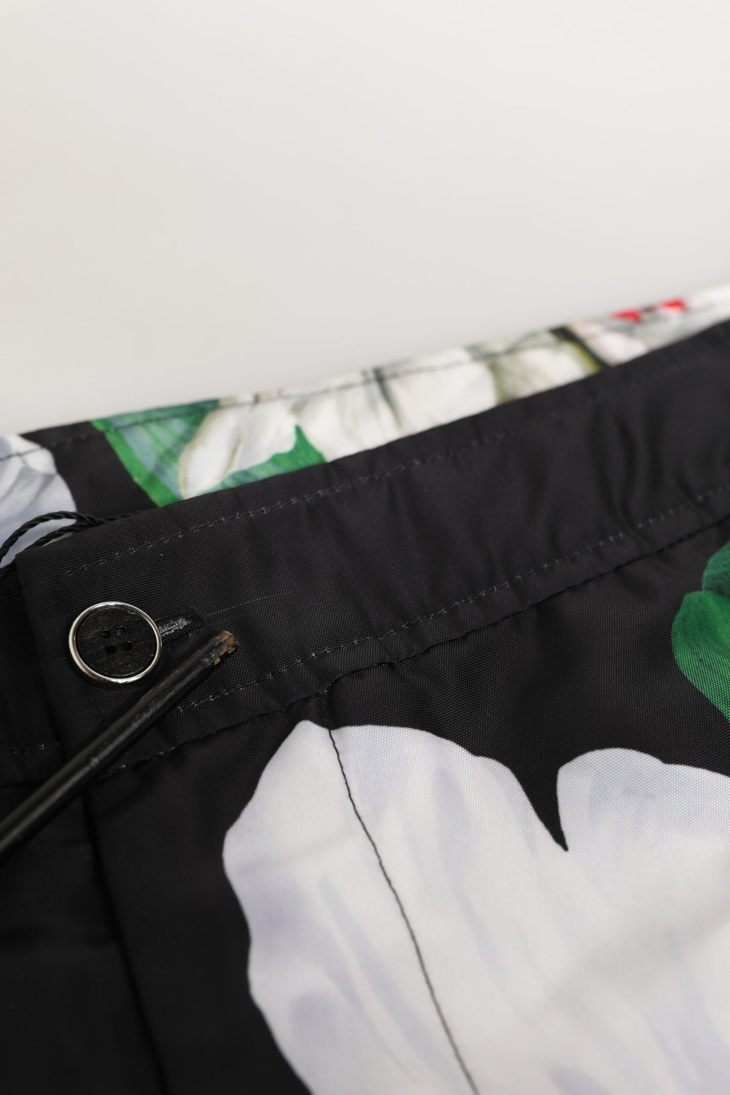 Dolce &amp; Gabbana – Shorts aus Polyester mit floralem Orchideen-Print in Schwarz und Weiß