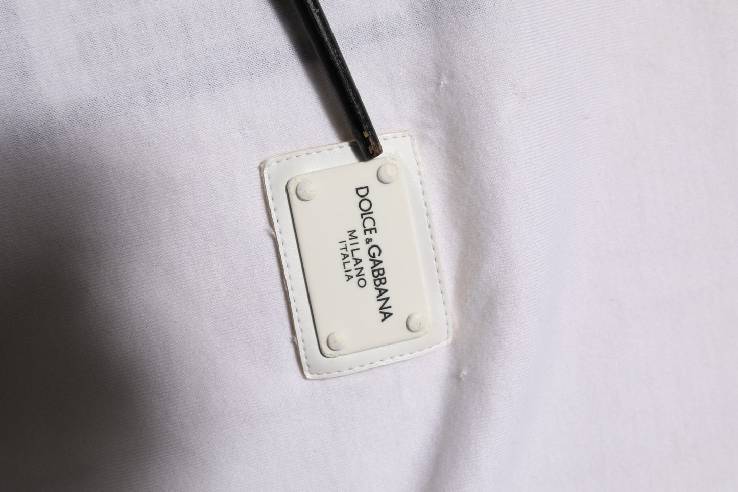 Dolce &amp; Gabbana – Weißes Herren-T-Shirt mit Rundhalsausschnitt und Logo-Patch aus Baumwolle