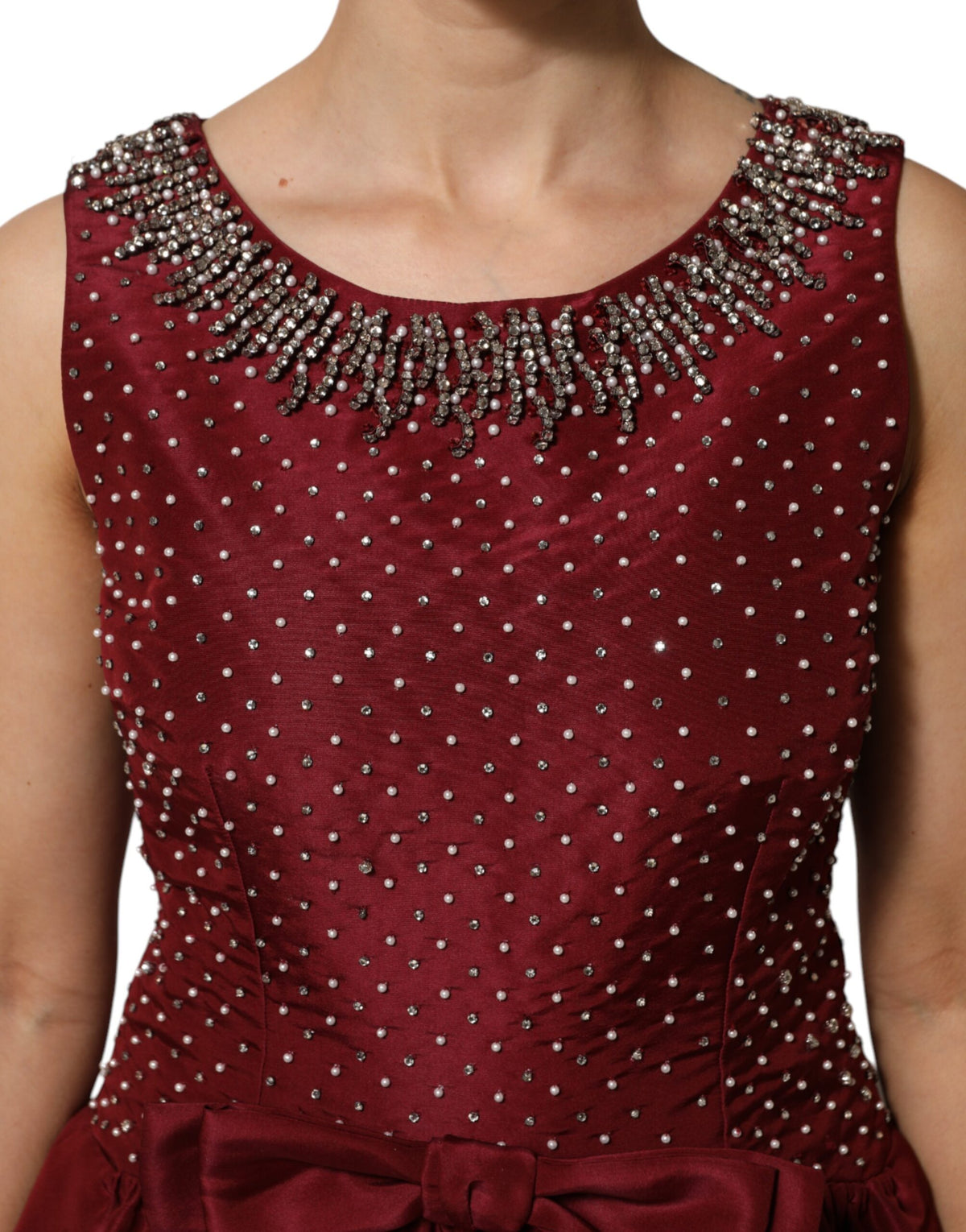 Dolce &amp; Gabbana Burgunderrotes Abendkleid aus Seide mit Perlen
