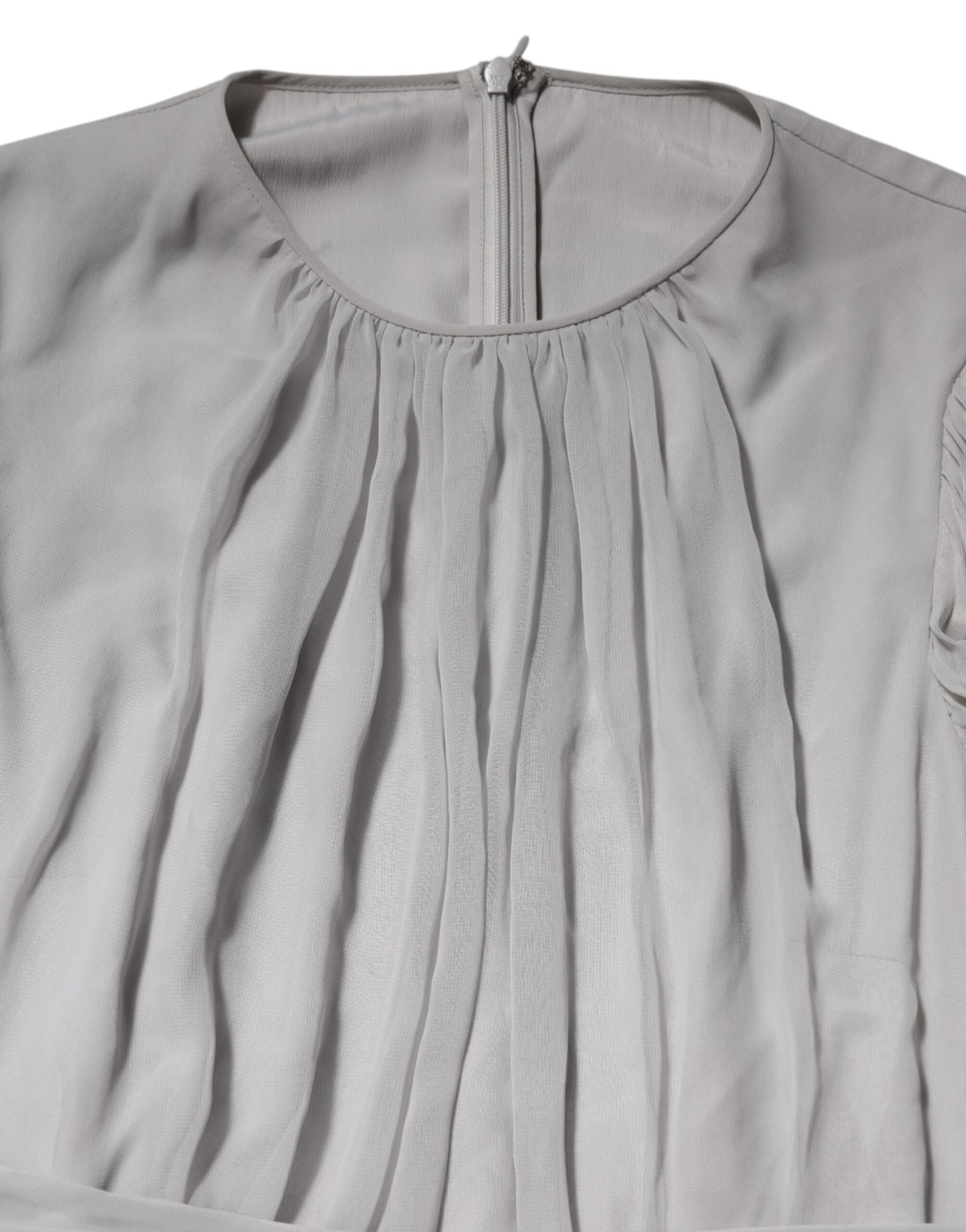 Dolce &amp; Gabbana – Graues, plissiertes Maxikleid aus Seidenmischung mit langen Ärmeln