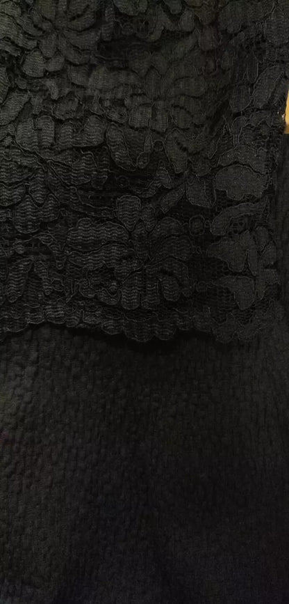 Dolce &amp; Gabbana Schwarzes Spitzenkleid, figurbetontes Etuikleid „STAFF“