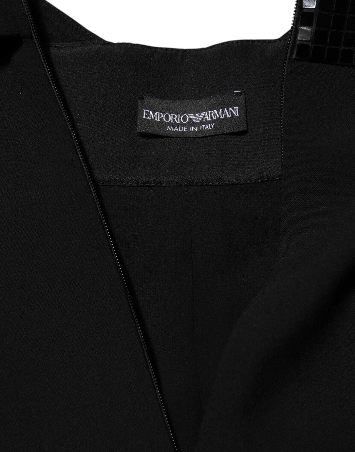 Emporio Armani – Schwarzes Minikleid mit V-Ausschnitt und transparenten Ärmeln und Gürtel