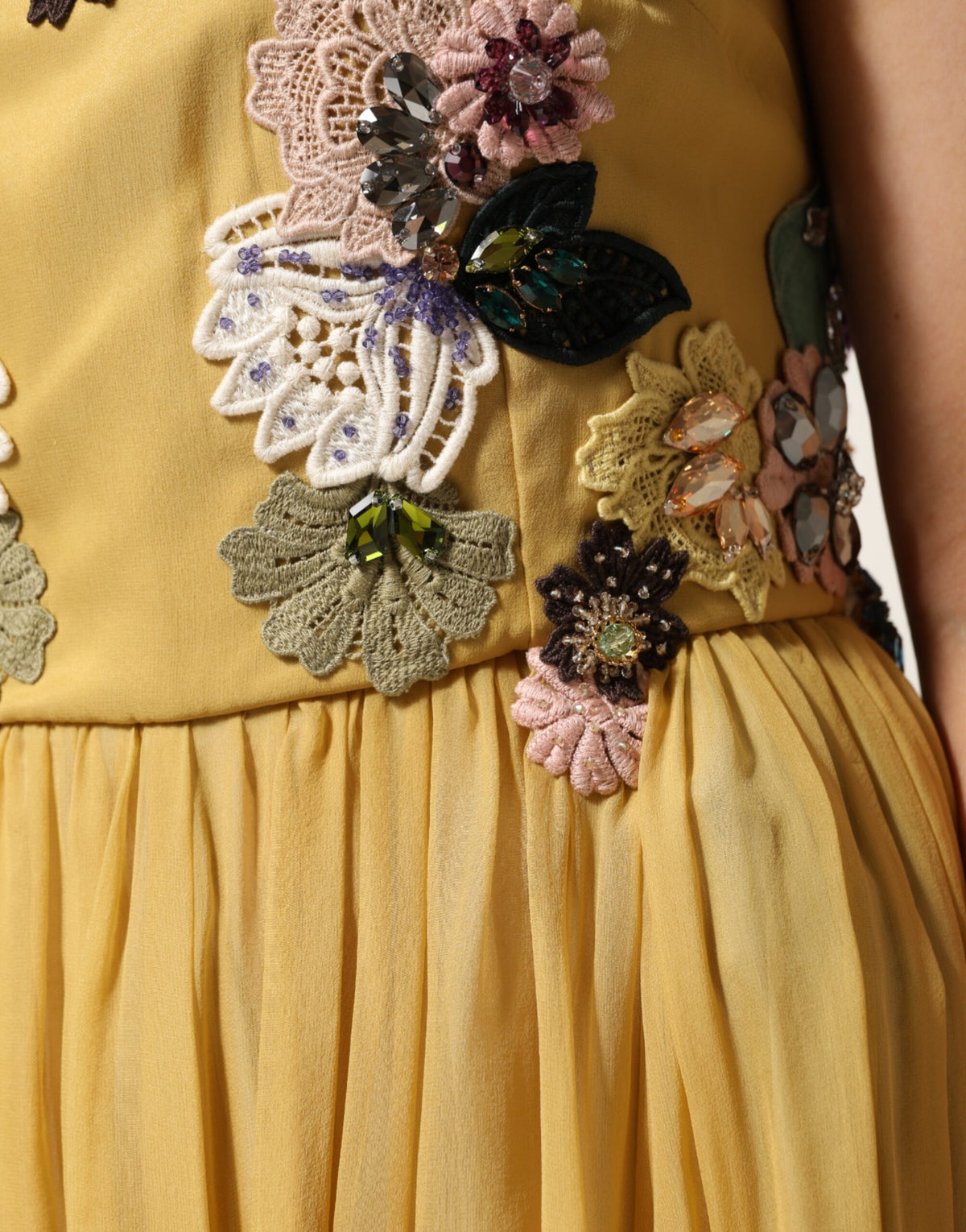 Dolce &amp; Gabbana – Maxikleid aus gelber Seide mit Blumenstickerei