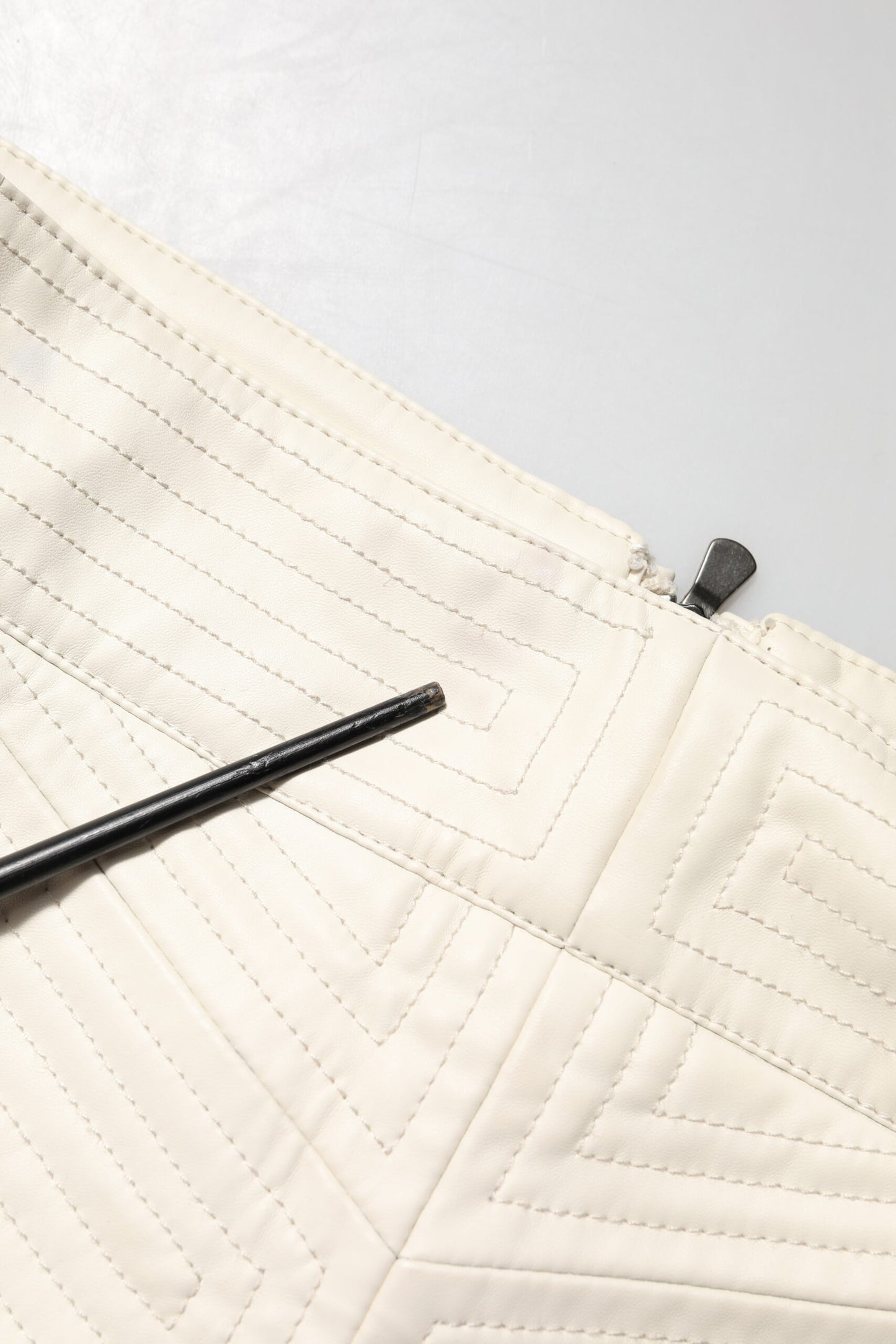 Guess Beige Kunstleder gesteppt Mini High Waist Damenrock