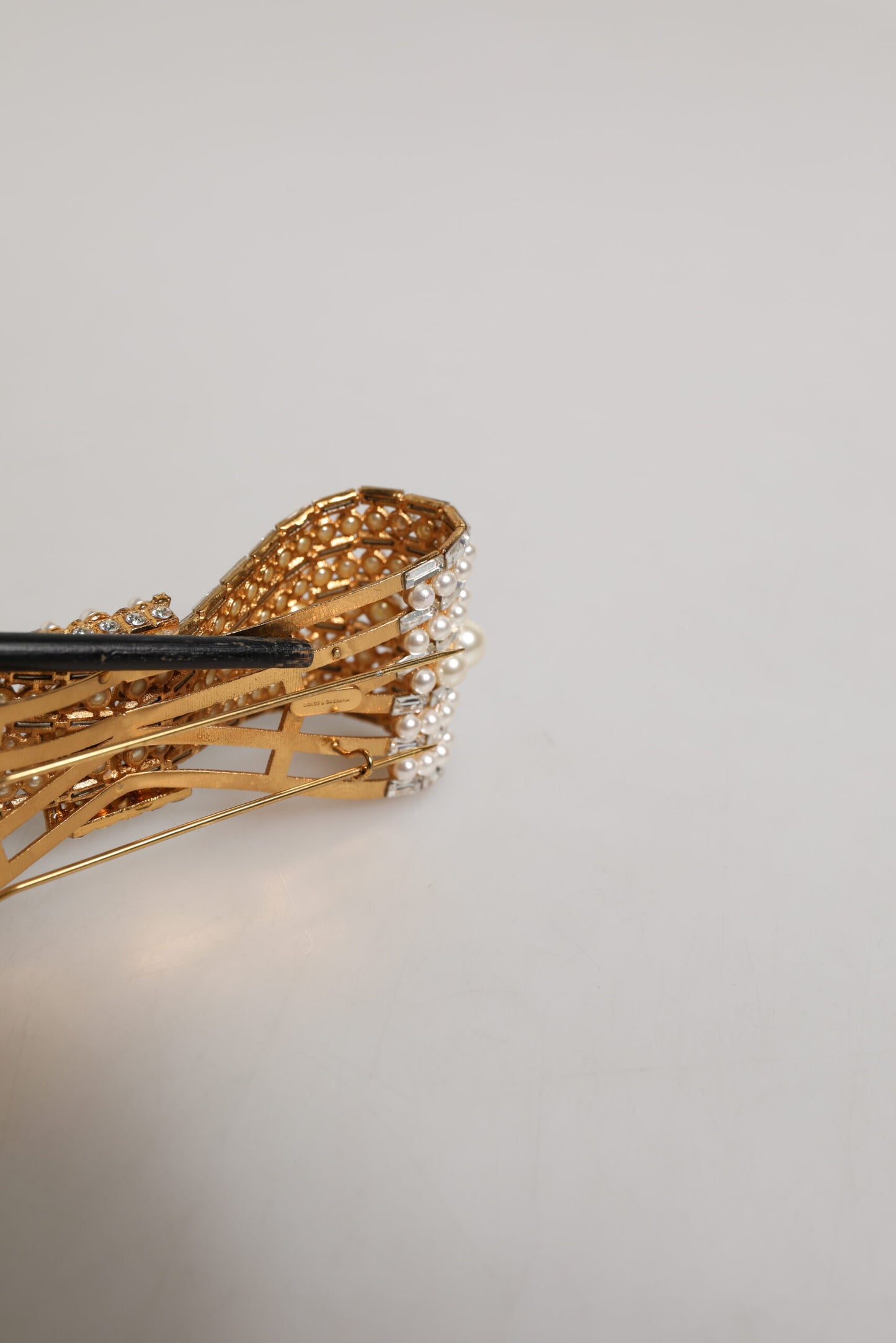 Dolce &amp; Gabbana – Brosche aus goldenem Messing mit Glaskristallen und Kunstperlen